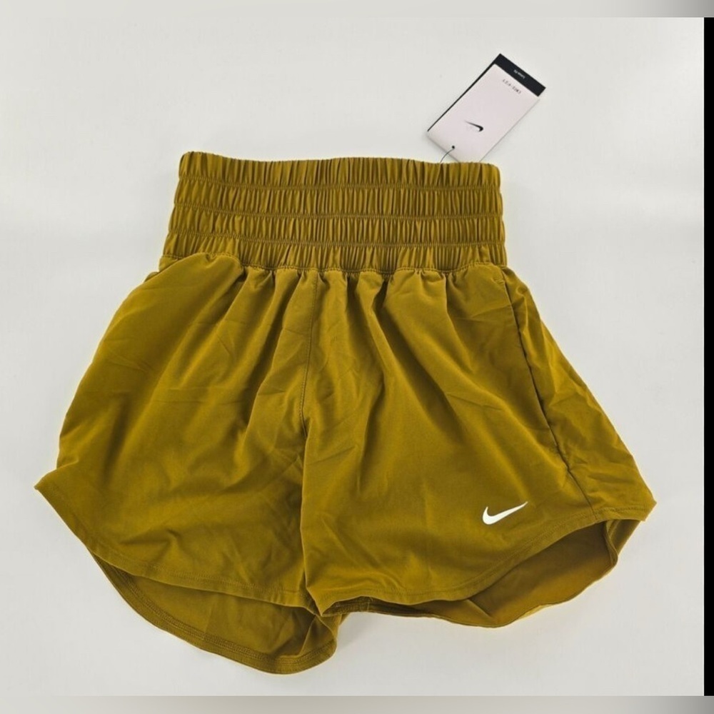 NIKE WORKOUT SHORTS NEW

Nike Women's High-Waisted Running Shorts